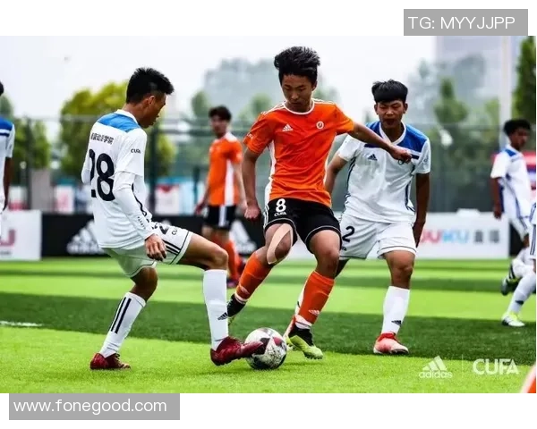 足球梁琨：从青涩少年到职业球员的成长之路与奋斗故事